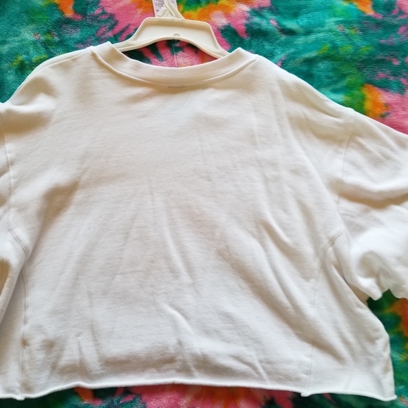 White crop top - Picture 2 of 3